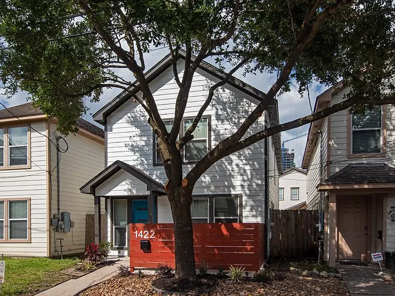 1422 Ruthven St — Photo 2