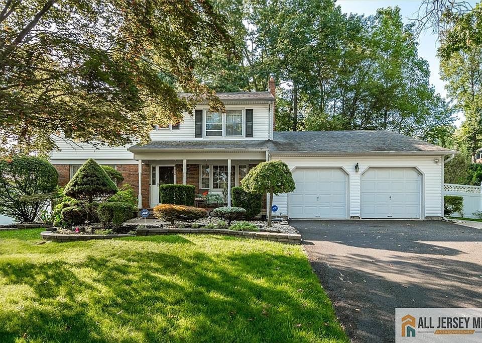 1st image of 12 Gladstone Dr