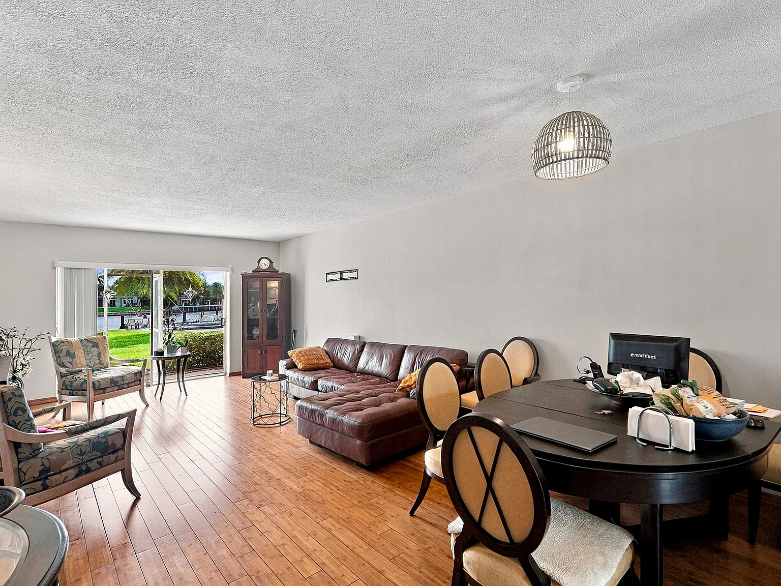 2 bed, 2.0 bath, 993 sqft, $2,650 — Photo 3
