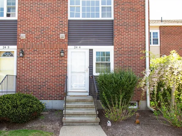 41 Foundry St APT 24-4, South Easton, MA 02375