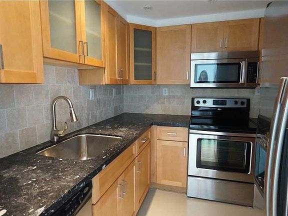 3rd image of 1000 West Ave APT 926