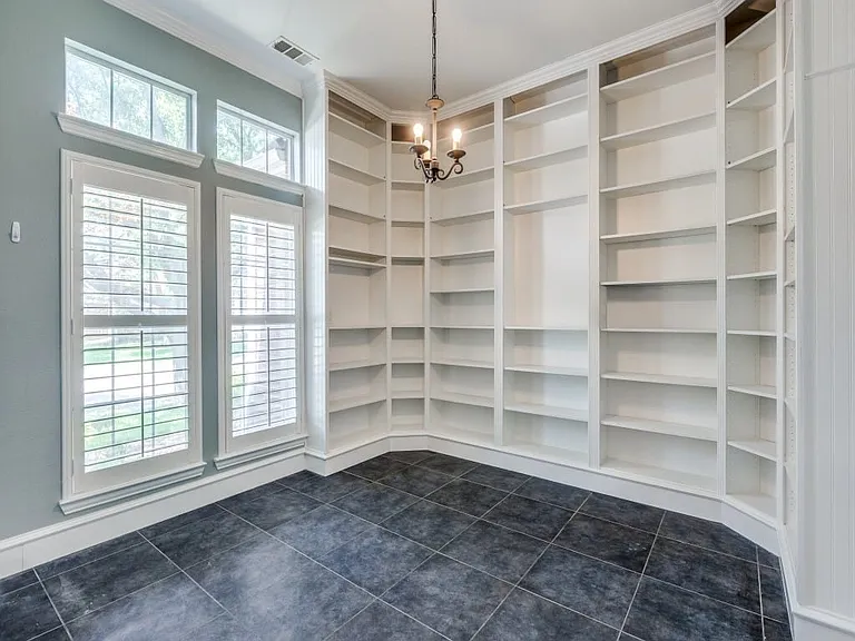 4684 Old Pond Dr — Photo 14