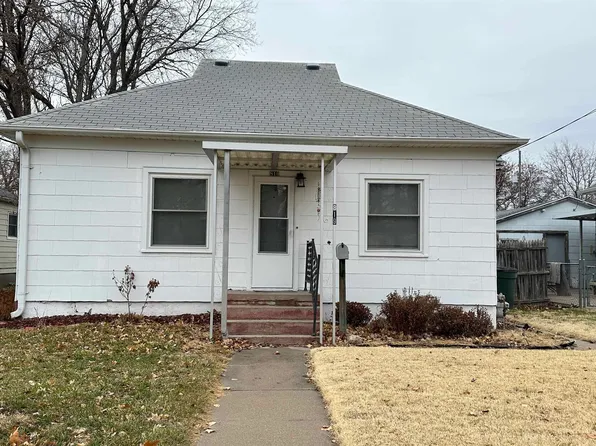 819 W 20th St, Kearney, NE 68845