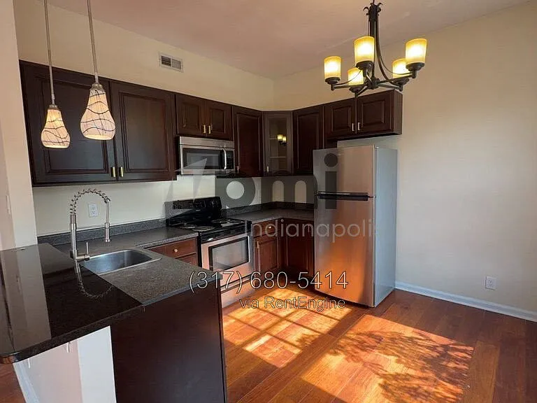 Indy Downtown Colonial Apartments — Photo 15