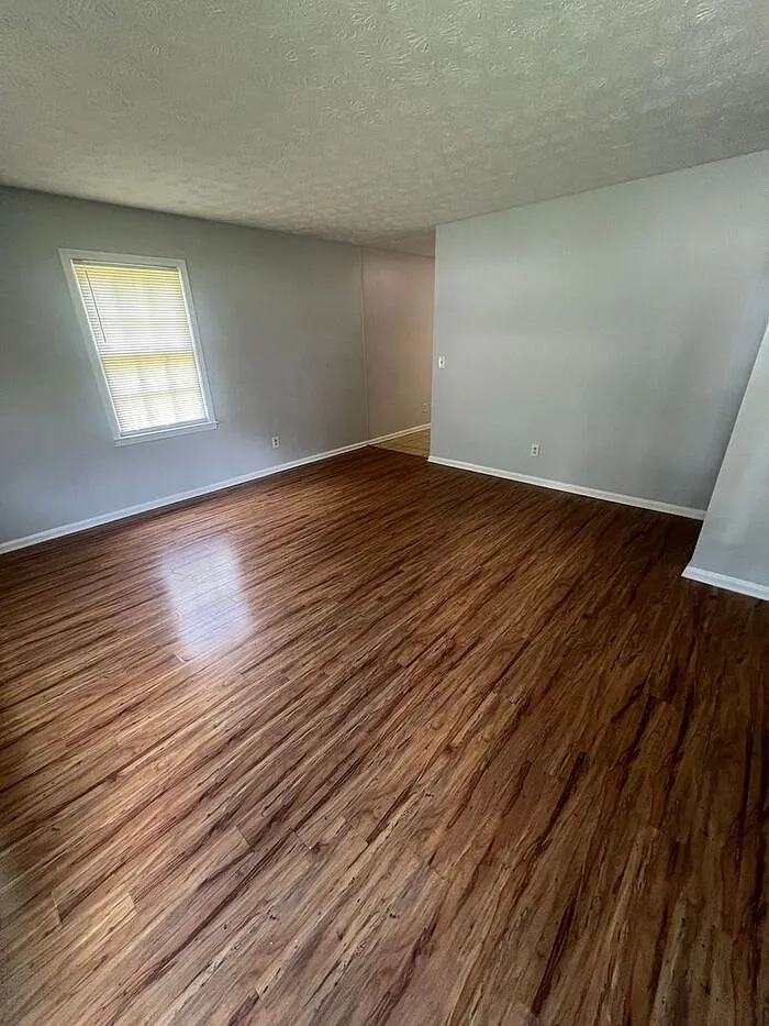 2 bed, 1.0 bath, 900 sqft, $1,299 — Photo 2