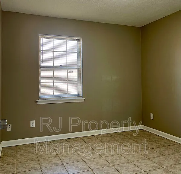 4211 Lansdowne Dr — Photo 18