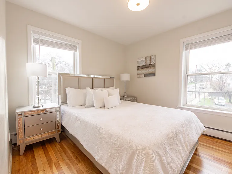 Pine Street Apartments — Photo 11