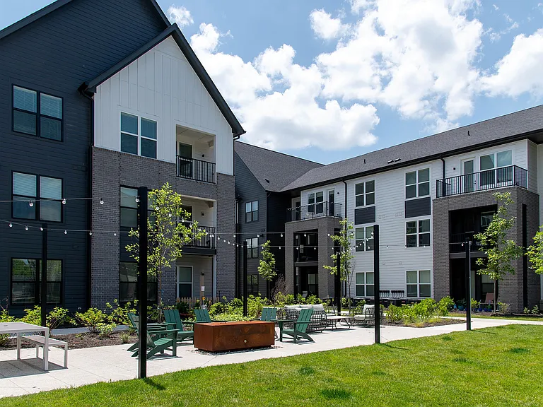 Lavina Exterior