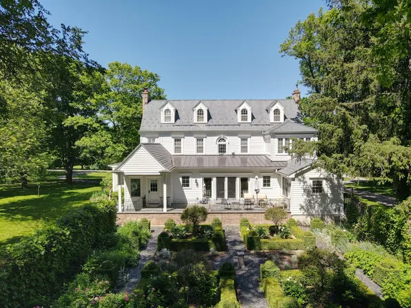 21611 N Old Barrington Rd, Barrington, IL 60010