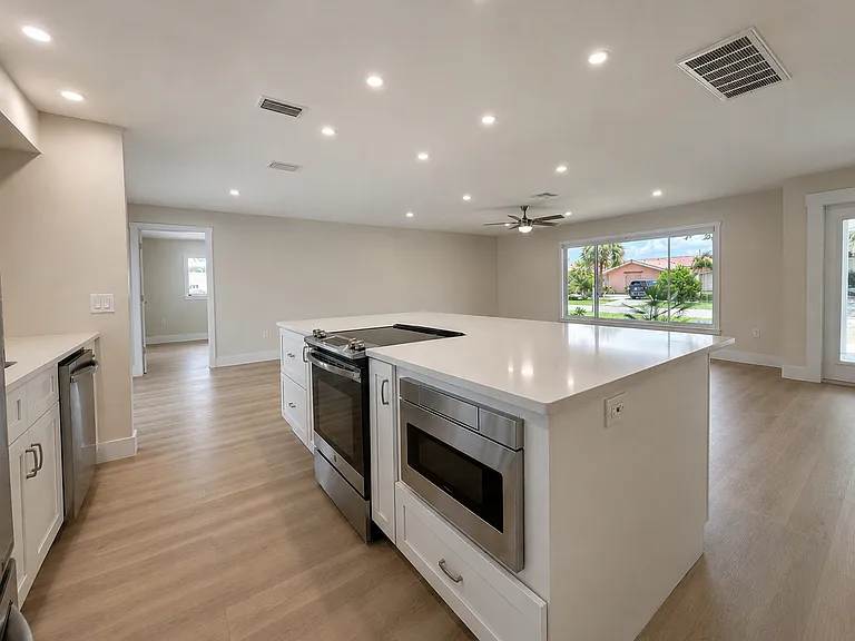 109 Seville Pl SW — Photo 3