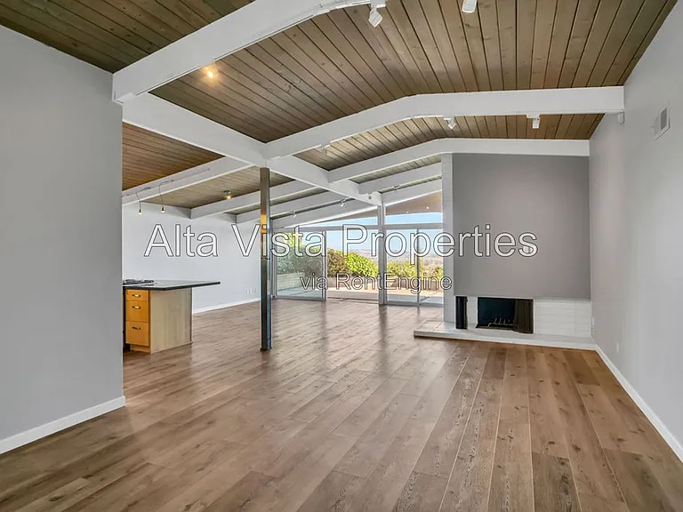 2569 Loring St — Photo 5
