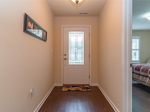 3rd image of 420 Chestnut Ln