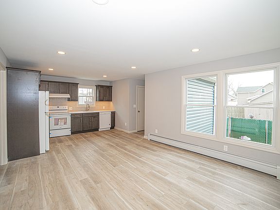 4th image of 169 S 1st St #A