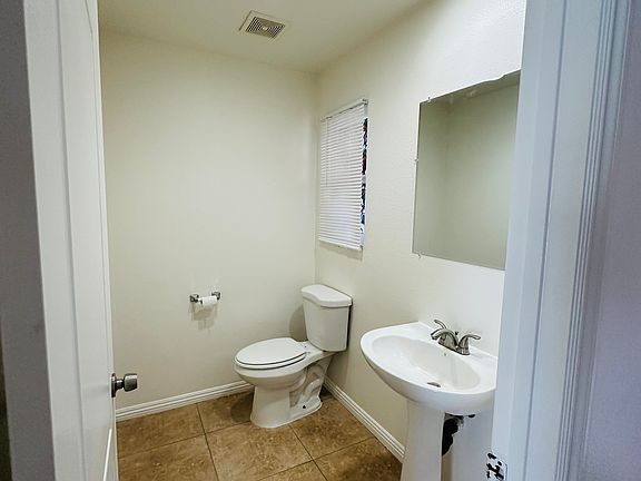 5th image of 66721 Hacienda Ave