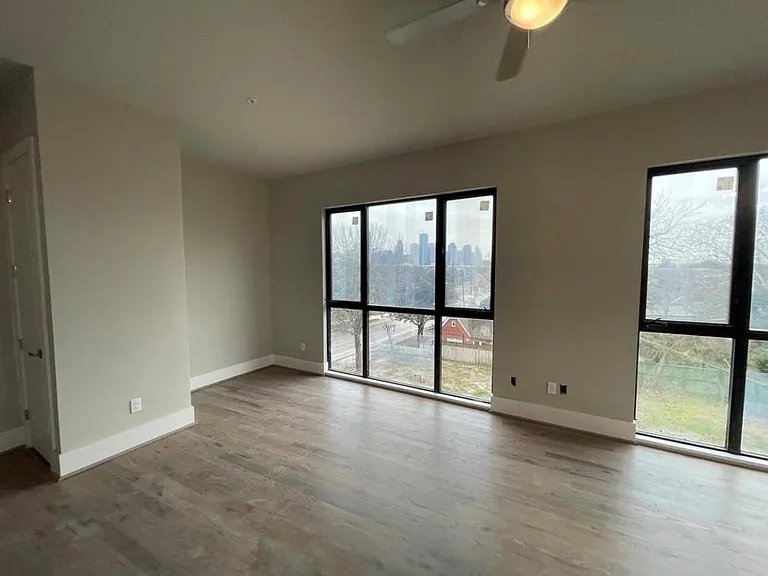 2727 Houston Ave #205 — Photo 4