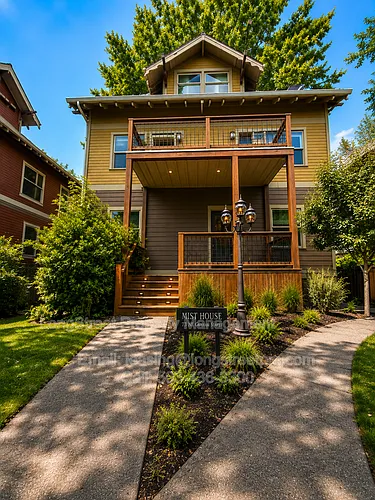 73 NE Graham St Photo 1
