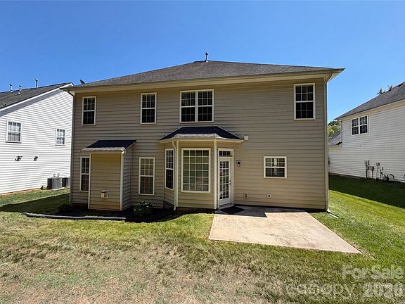 5th image of 10050 Montrose Dr NW