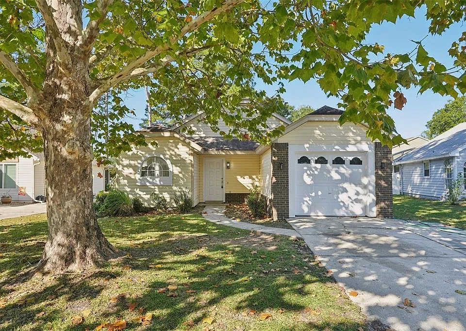 123 Edgewater Cir