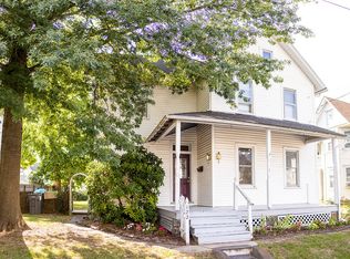 122 S 9th St, Quakertown, PA 18951