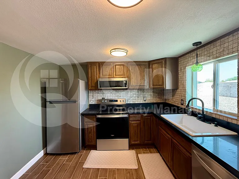 11319 E 5th Ave — Photo 5