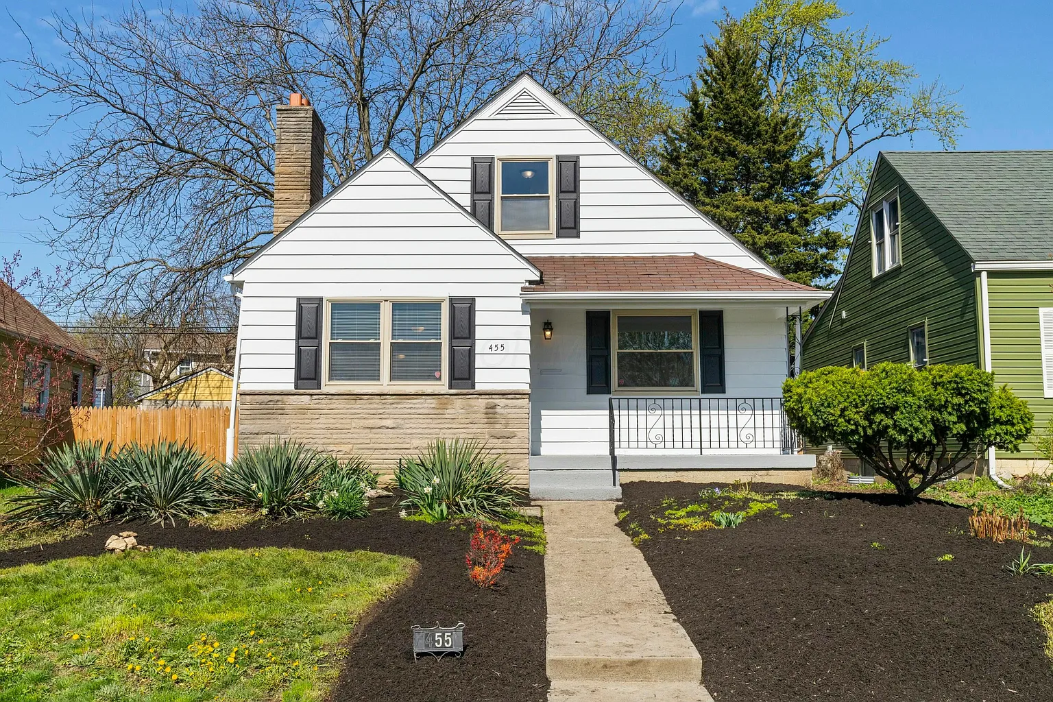 455 Columbian Ave photo 1