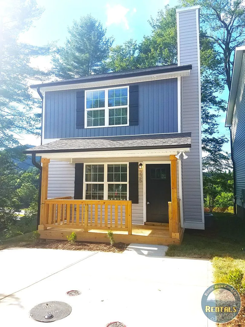 3/2.5 Modern Home off 421 in Boone, R-2 Zoned — Photo 1