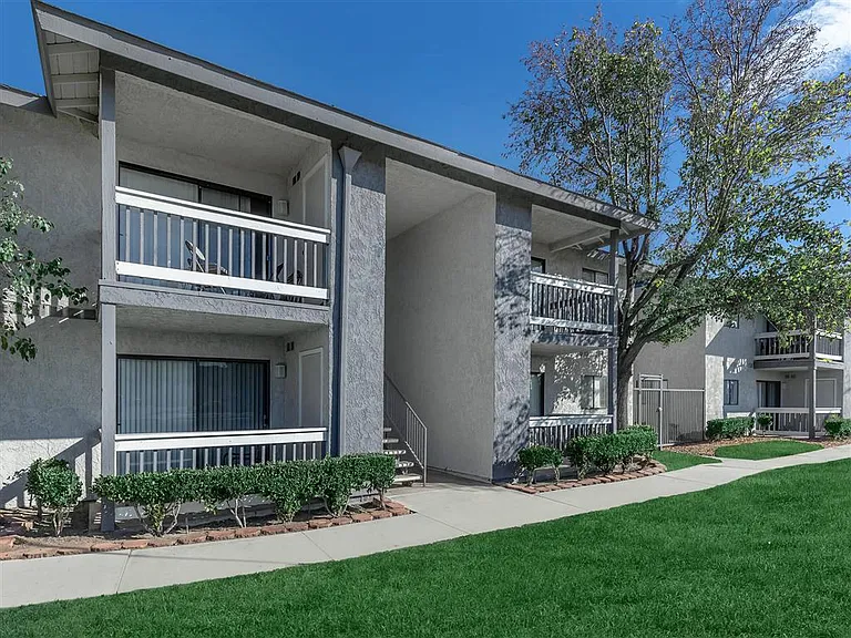 Montecito Apartments — Photo 14