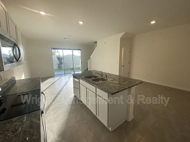 2906 Suncoast Plains Dr — Photo 5