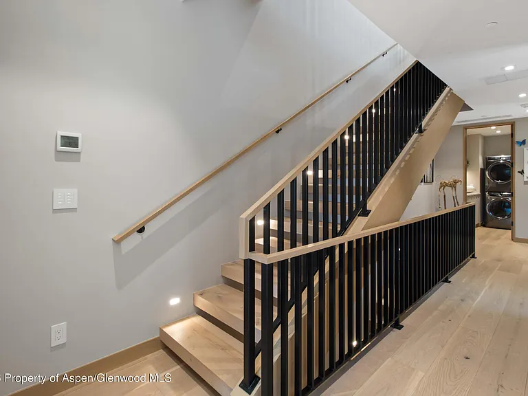 155 Lakeview Dr — Photo 17