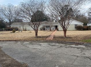 2 Pemberton Cir, Greenwood, MS 38930