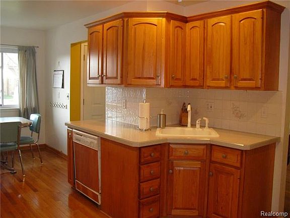 2nd image of 34553 Bayview St