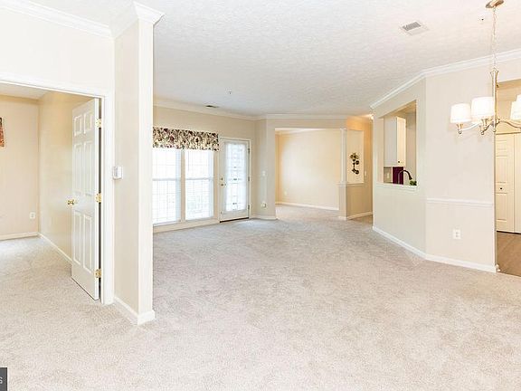 5th image of 109 Sunshine Ct Unit G
