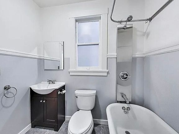 3rd image of 628 Lyon St APT 1