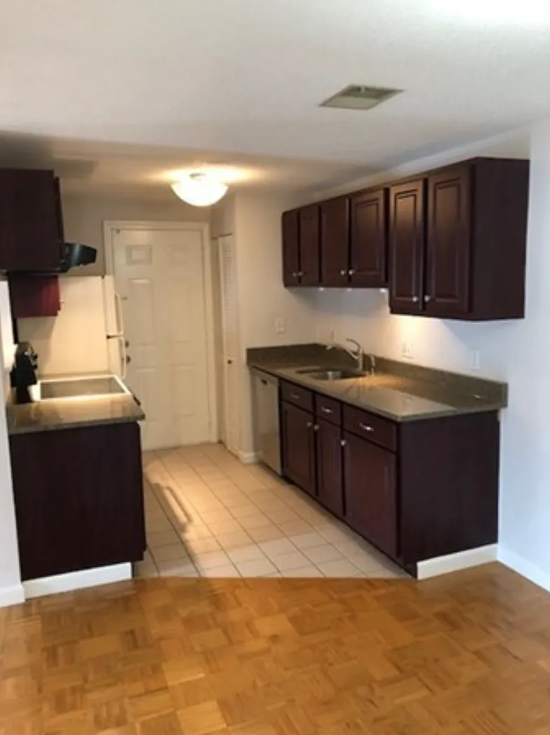 2 bed, 936 sqft, $2,700 — Photo 4