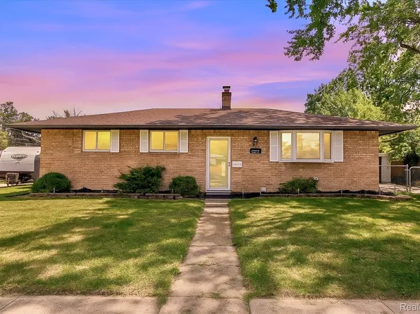 22266 E Schafer St, Clinton Township, MI 48035