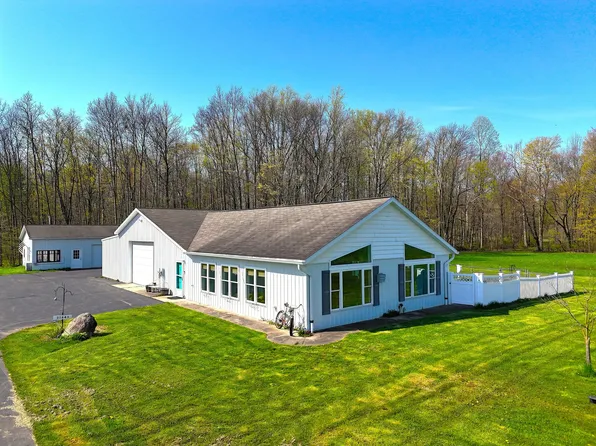 31643 Frost St, Dowagiac, MI 49047