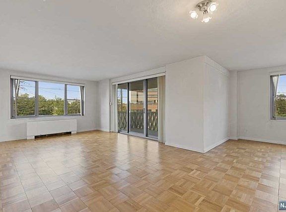 3rd image of 2100 Linwood Ave APT 2A