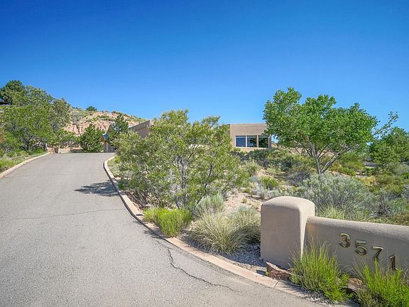 5th image of 3571 Sequoia Pl NW