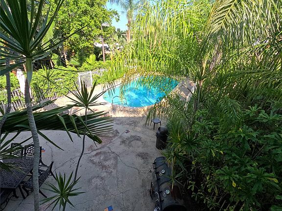 3rd image of 1423 Holly Heights Dr APT 15