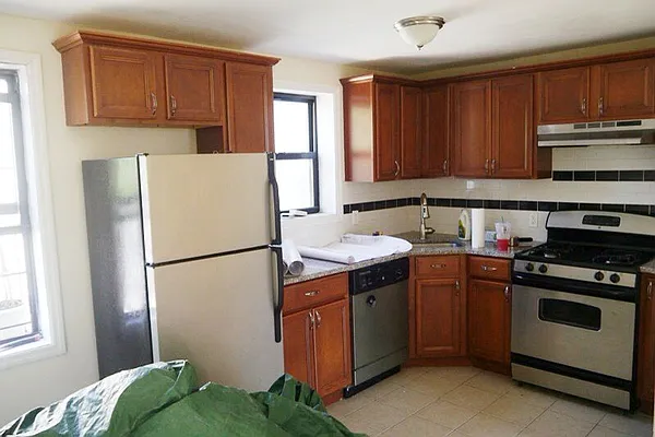 Rented by In Haus LLC | media 16