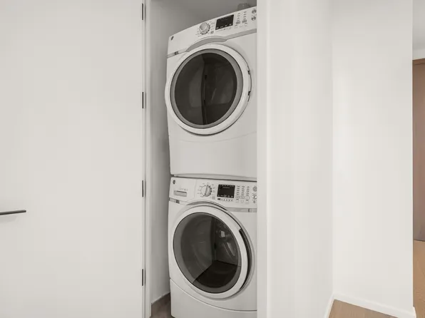 30 Riverside Boulevard image 16 of 18