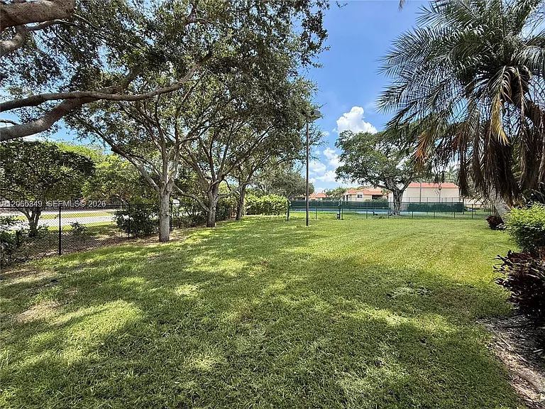 1237 SW 46th Ave #803 — Photo 21