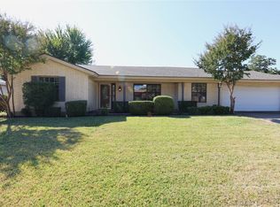 417 W Pleasantview Dr, Hurst, TX 76054