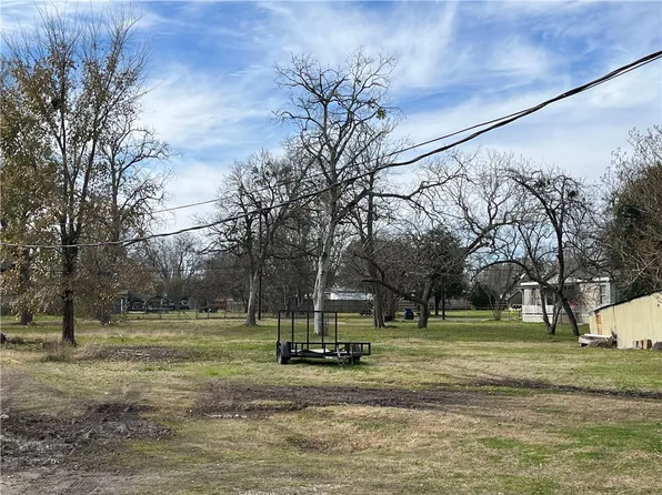 903 Cleveland Ave, Navasota, TX 77868