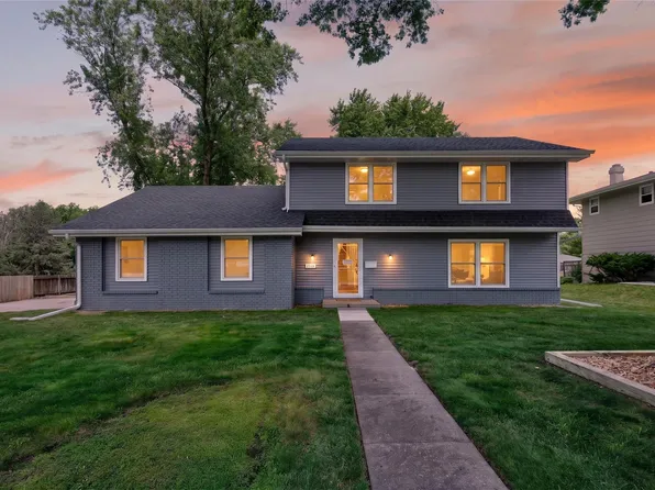 2115 Pleasant St, West Des Moines, IA 50265