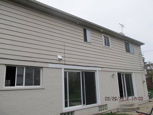 2nd image of 427 Boutell Ct