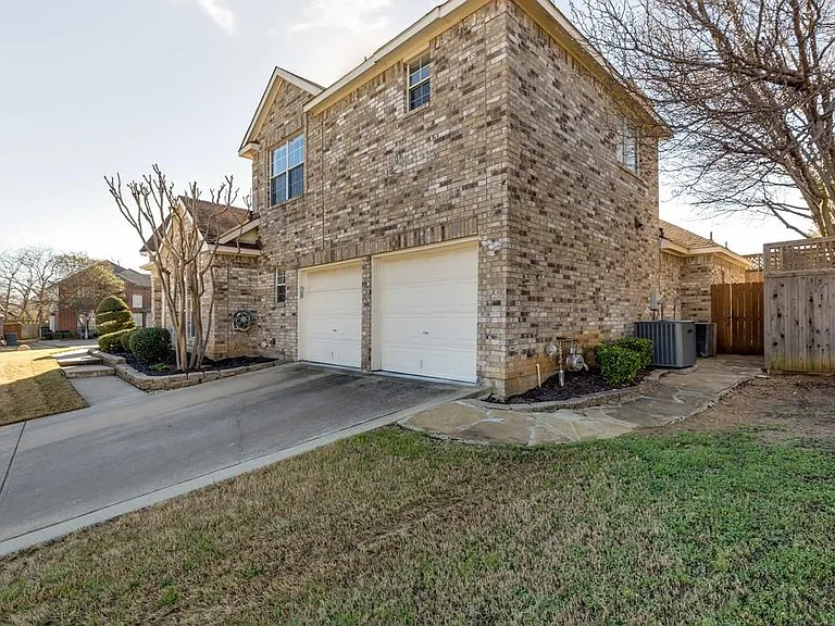 801 Steeps Ct — Photo 35