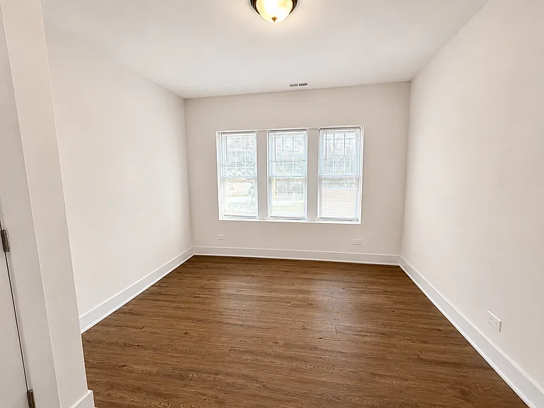 7418 N Ashland Blvd #2 — Photo 10
