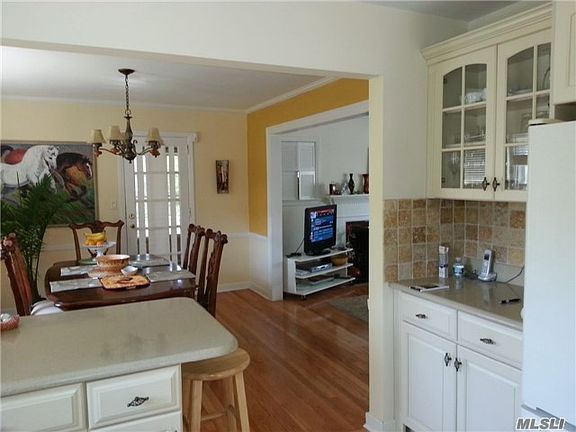5th image of 1580 Wales Ave