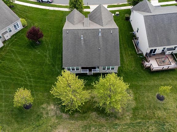 4th image of 643 Southerness Dr